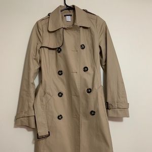 Laura Celement Trench coat